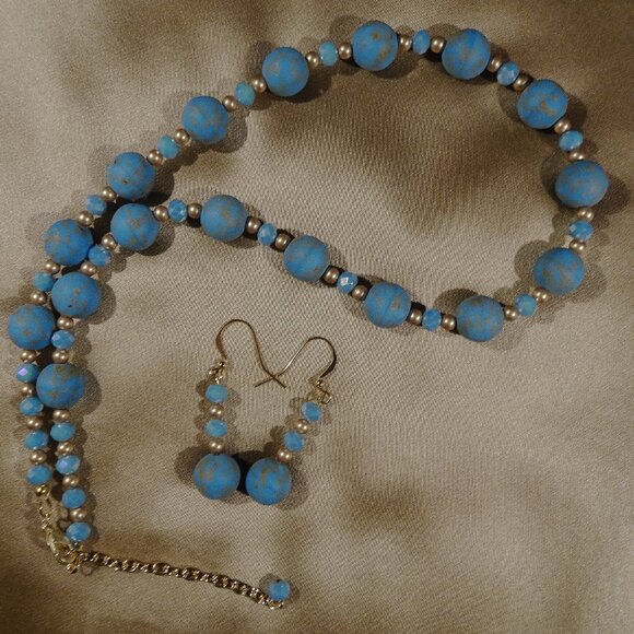 Necklace and earring set handmade from sky-blue Czech Picasso beads - Picture 8 of 10